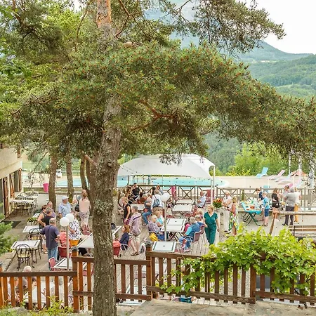 Camping Le Champ Long La Salle-en-Beaumont