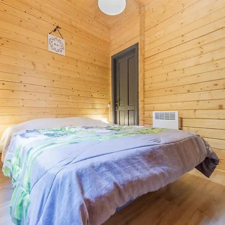 Campsite Camping Le Champ Long La Salle-en-Beaumont